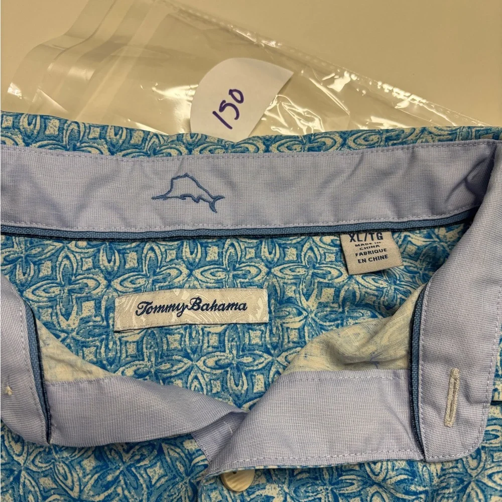Tommy Bahama 100% Silk Button Down Shirt Size XL Blue Tropical Hawaiian Beach - Picture 5 of 6